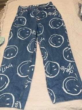 H&M Blue Denim High Rise Ankle Cropped Jeans “Never Stop Smiling” Print